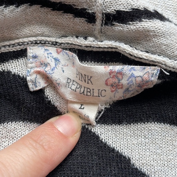 Pink Republic Black/White/Red Southwestern Print Open Front Cardigan Size L EUC - Picture 4 of 8